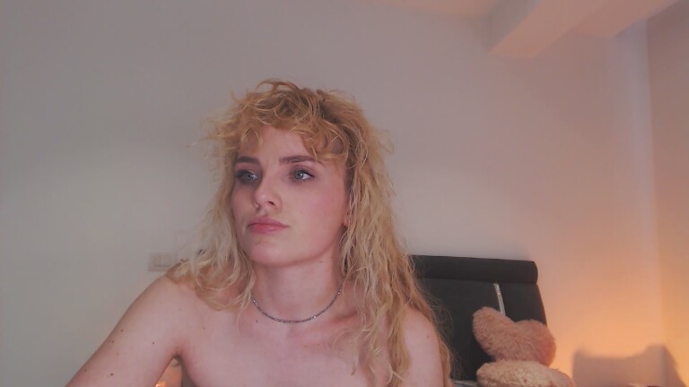 EVYE's Streamate show and profile