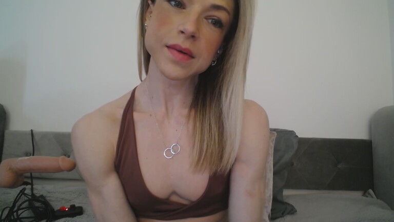 British_EmJess's Streamate show and profile