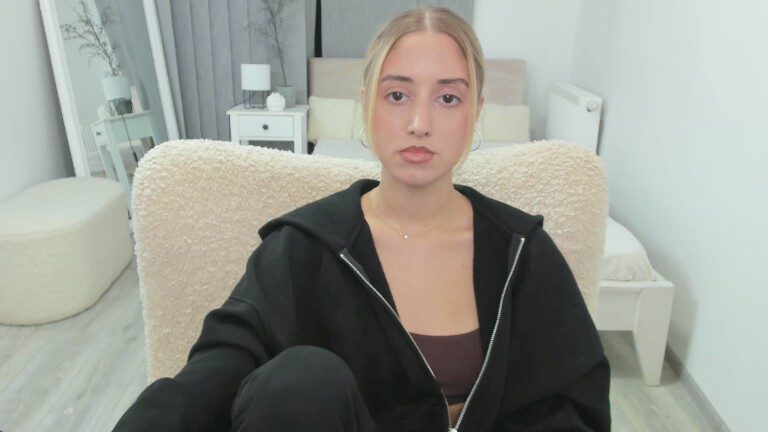 ChloeMatis's Streamate show and profile