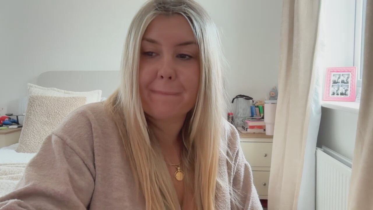 PeachyPolUK