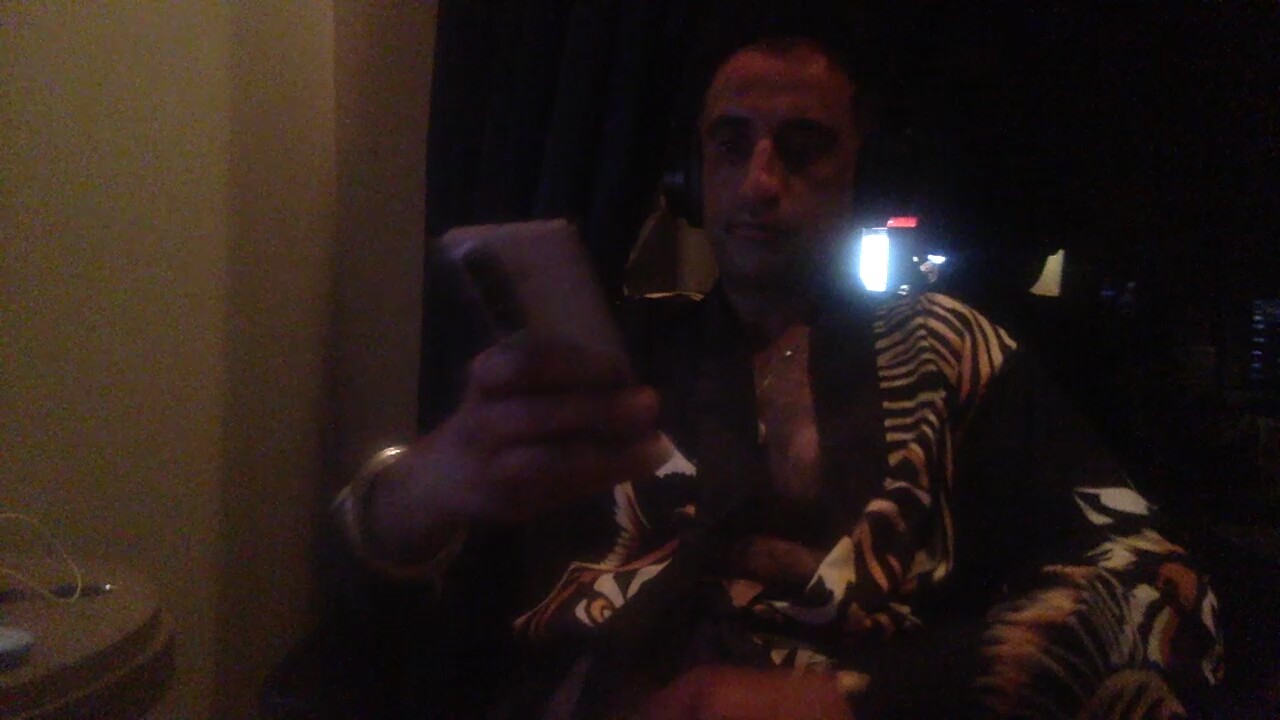 Mr_Bg_c69k