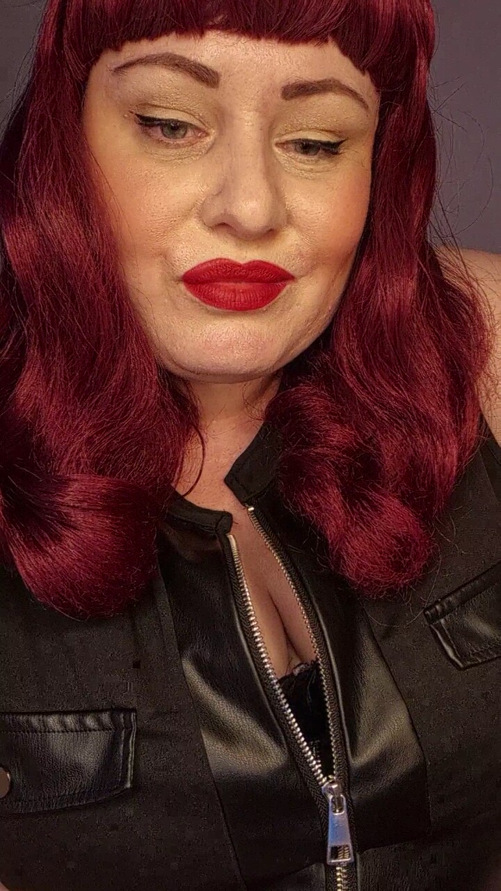 TheDevineMissDeviant